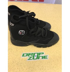 chaussures boots noires de jet-ski en neoprene
