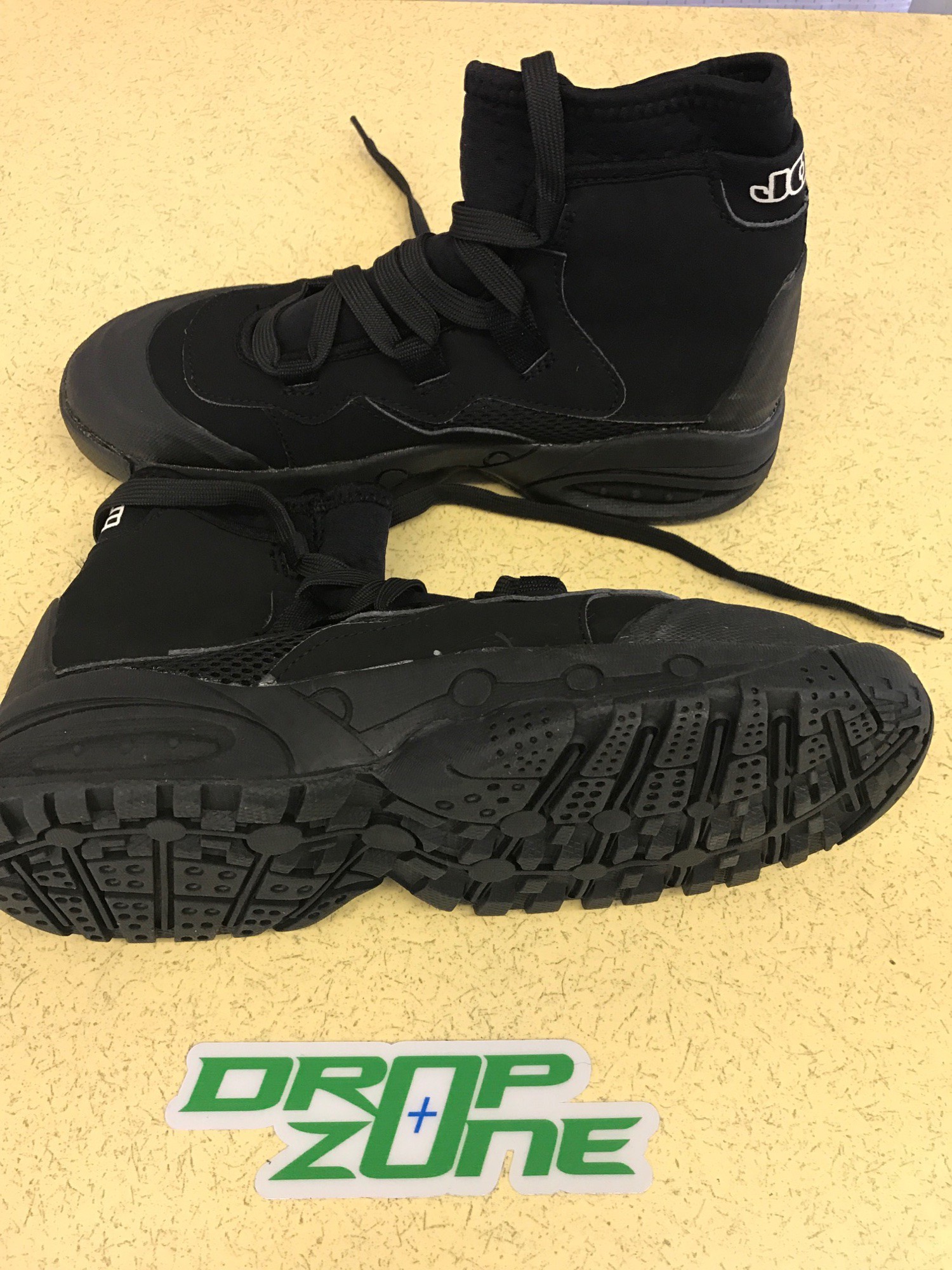 chaussures boots noires de jet-ski en neoprene