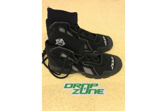 chaussures boots noires de jet-ski en neoprene