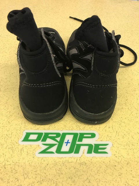 chaussures boots noires de jet-ski en neoprene